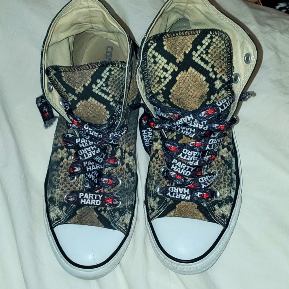 [11] Converse Chuck Taylor All Star '70 High Top Trainers In Digital Snake Print